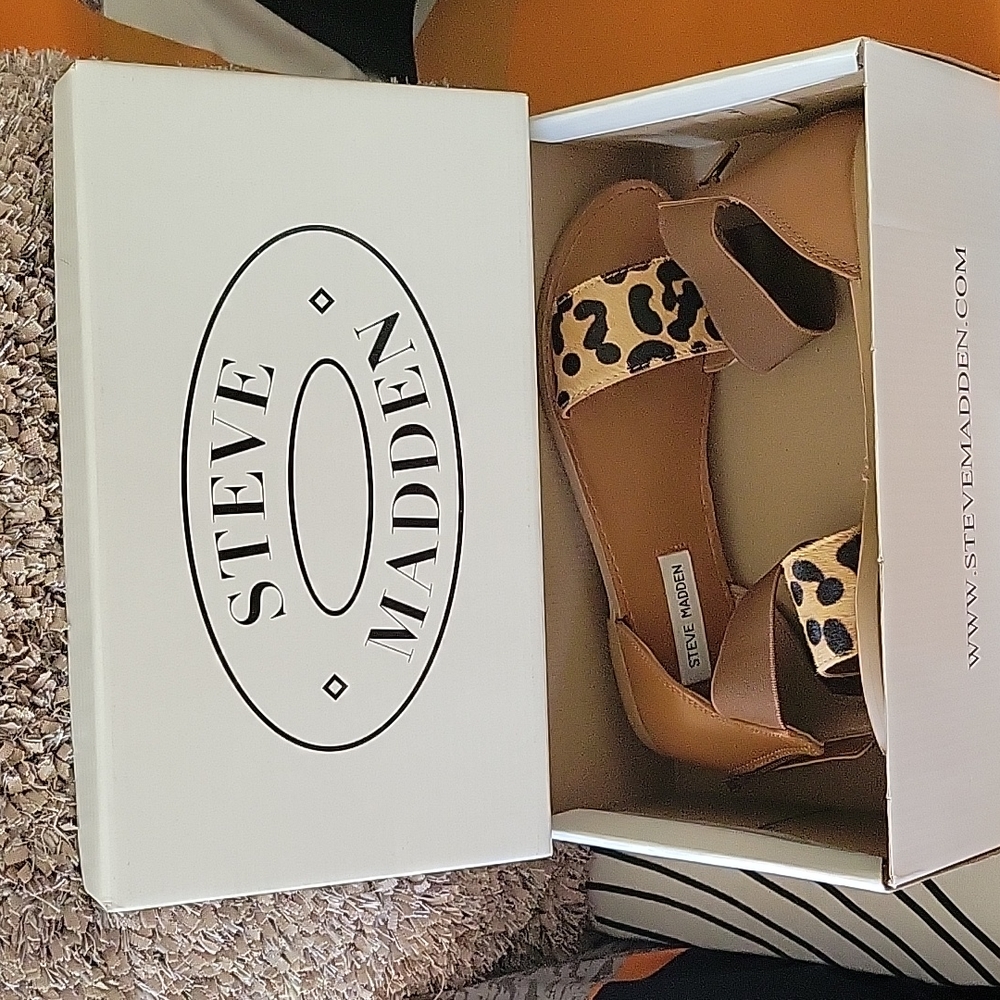 Steve Madden sandal